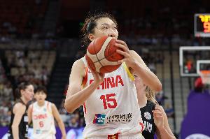 宝威体育官网-媒体人：女篮基础盘还是韩旭 她可以是莫布里但我们还没有米切尔