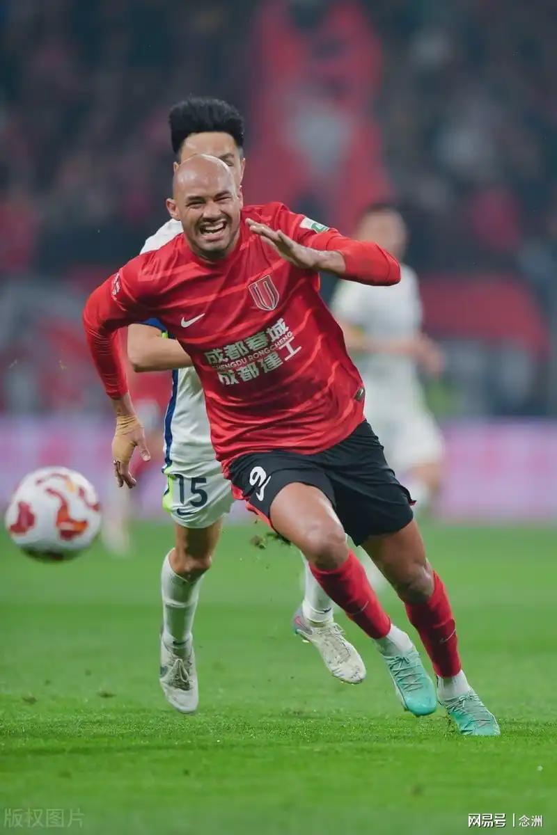 宝威体育官网-国足新归化？曝33岁巴西前锋明年入籍！22场造13球，想踢世界杯