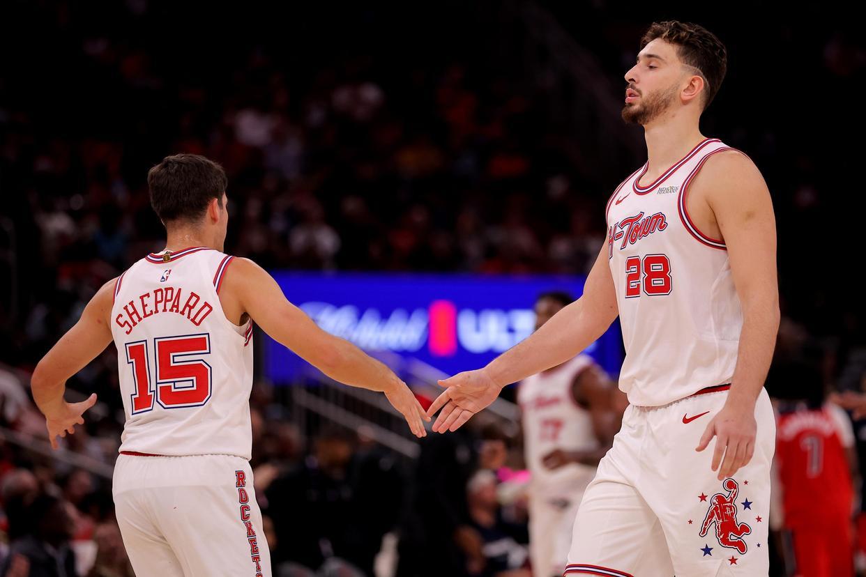 宝威体育官网-首秀26+11+5！火箭弃将爆发，只拿底薪远胜申京，斯通不该放走他